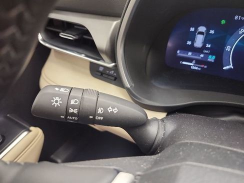 Used 2025 Toyota Highlander Limited AWD/4WD image 60