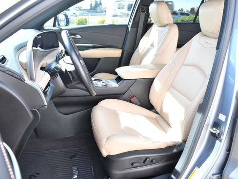 Used 2024 Cadillac XT4 Luxury w/ Cold Weather Package image 20