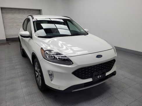 Used 2020 Ford Escape Titanium image 13