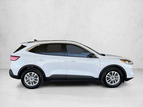 Used 2022 Ford Escape SE w/ Convenience Package FWD image 4