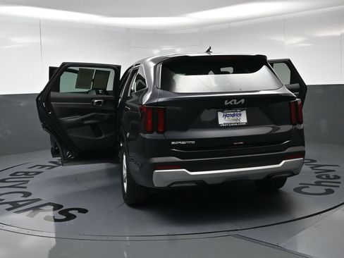 Used 2025 Kia Sorento LX FWD image 27