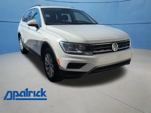 Used 2018 Volkswagen Tiguan SE w/ Panoramic Sunroof Package image 1
