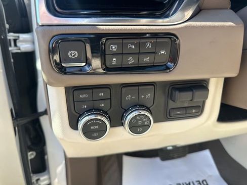 Used 2025 GMC Yukon Denali w/ Denali Reserve Package image 24