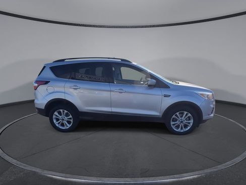 Used 2018 Ford Escape SE image 2