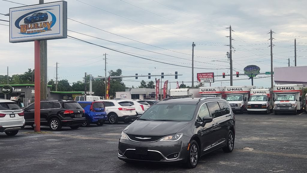 Used 2019 Chrysler Pacifica Touring-L FWD image 1