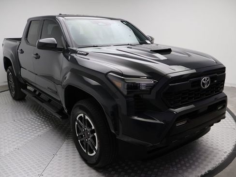 Certified 2024 Toyota Tacoma TRD Sport image 5