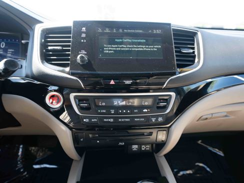 Used 2022 Honda Pilot Touring image 17