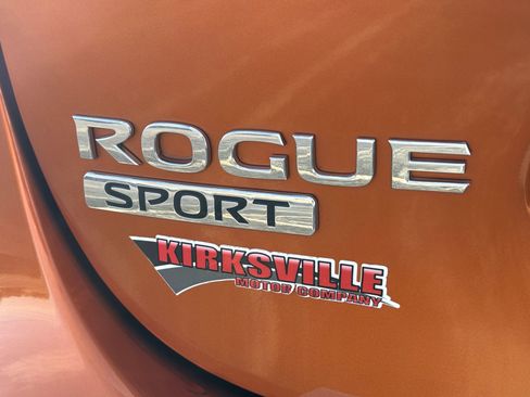 Used 2022 Nissan Rogue Sport SL w/ Premium Package image 11