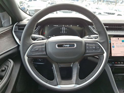 New 2026 Jeep Grand Cherokee Altitude image 14