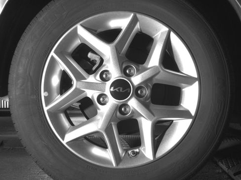 Used 2025 Kia Soul LX w/ LX Technology Package FWD image 22