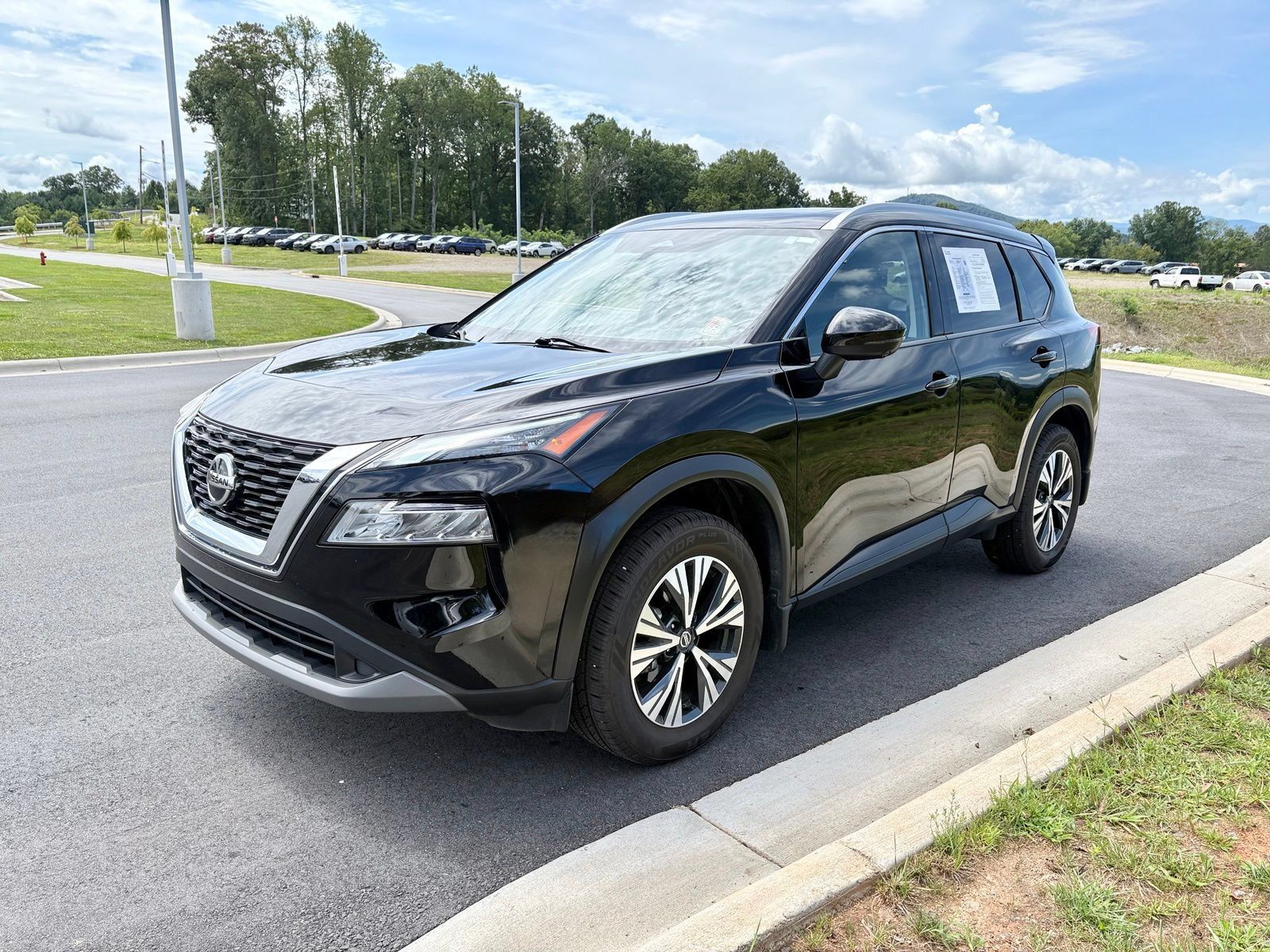Used 2021 Nissan Rogue SV w/ Premium Package AWD/4WD image 3