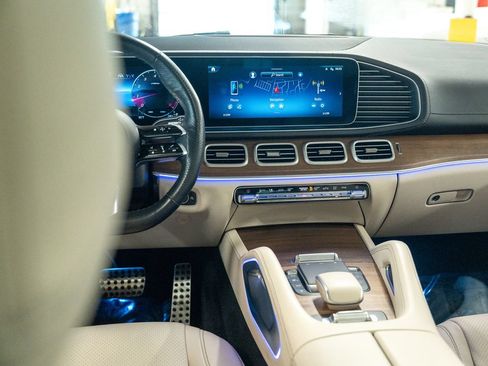 Used 2024 Mercedes-Benz GLS 450 4MATIC image 21