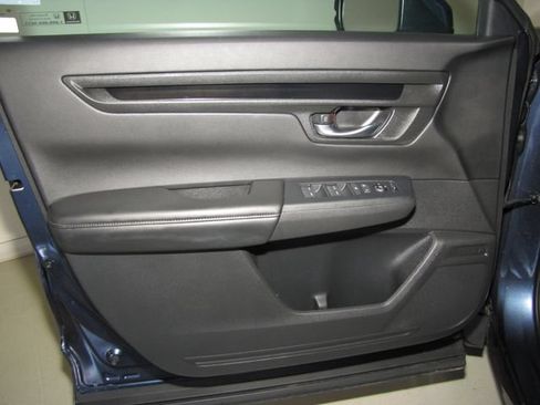 Certified 2025 Honda CR-V LX image 9