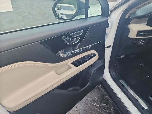 New 2026 Lincoln Corsair Premiere image 12