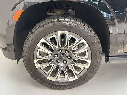 Used 2023 GMC Yukon Denali Ultimate AWD/4WD image 36