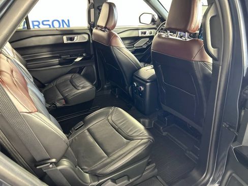 Used 2023 Ford Explorer Platinum w/ Technology Package AWD/4WD image 31