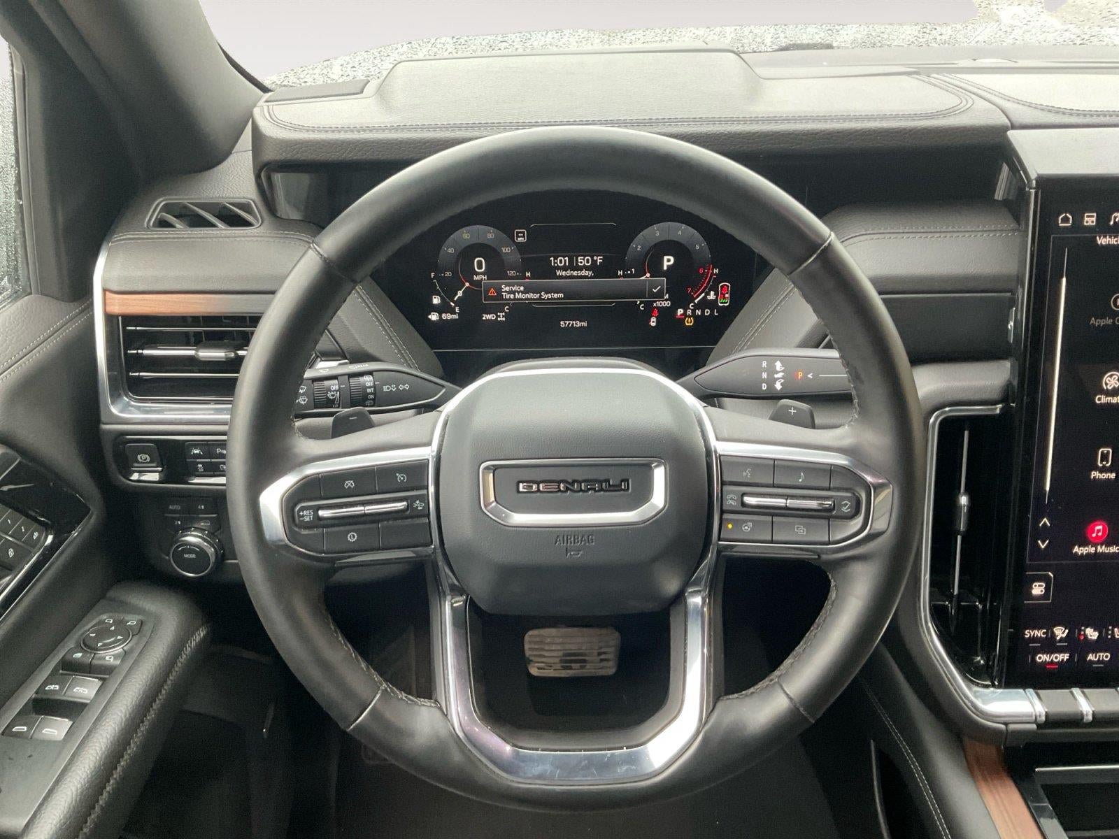 Used 2025 GMC Yukon XL Denali AWD/4WD image 12