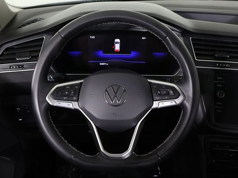 Used 2023 Volkswagen Tiguan SE w/ Panoramic Sunroof Package image 42