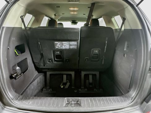 Used 2025 Kia Carnival FWD image 29