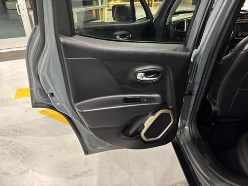 Used 2017 Jeep Renegade Trailhawk AWD/4WD image 19