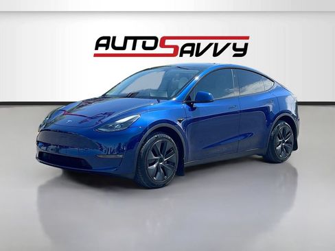 Used 2024 Tesla Model Y Long Range AWD/4WD image 3