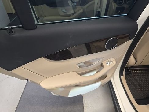 Used 2022 Mercedes-Benz GLC 300 image 31