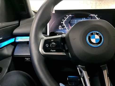 Certified 2026 BMW i5 eDrive40 w/ M Sport Package RWD image 20