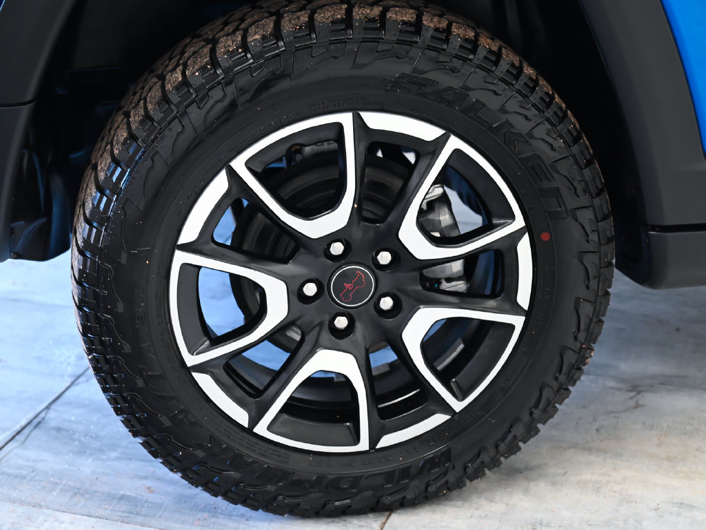 Used 2026 Jeep Compass Trailhawk AWD/4WD image 9