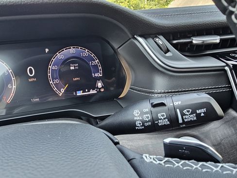 New 2025 Jeep Grand Cherokee Limited w/ Black Appearance Package image 23