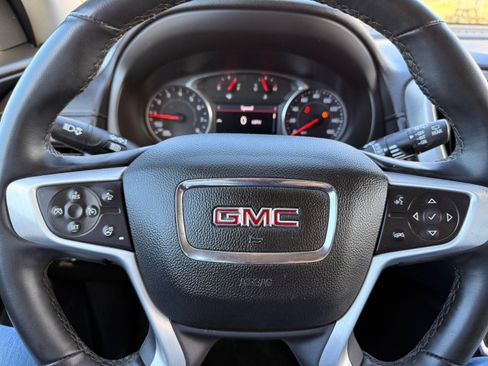 Used 2024 GMC Terrain SLT image 16