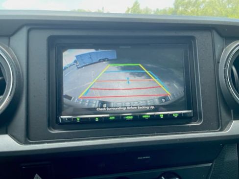 Used 2019 Toyota Tacoma TRD Off-Road AWD/4WD image 15