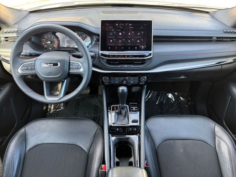 Used 2025 Jeep Compass Trailhawk image 32