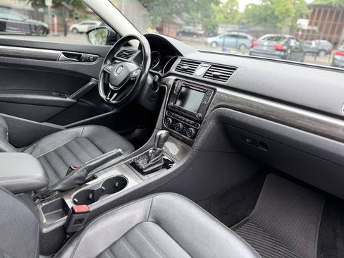 Used 2017 Volkswagen Passat 1.8T SEL Premium FWD image 11