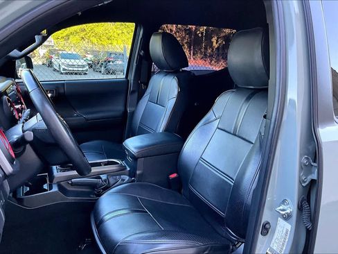 Used 2022 Toyota Tacoma TRD Off-Road image 8