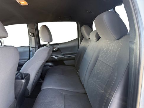 Used 2019 Toyota Tacoma TRD Sport RWD image 11