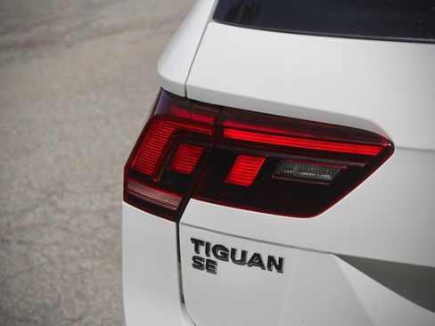 Used 2021 Volkswagen Tiguan SE w/ Panoramic Sunroof Package AWD/4WD image 27