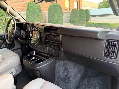 Used 2024 Chevrolet Express 2500 RWD image 67