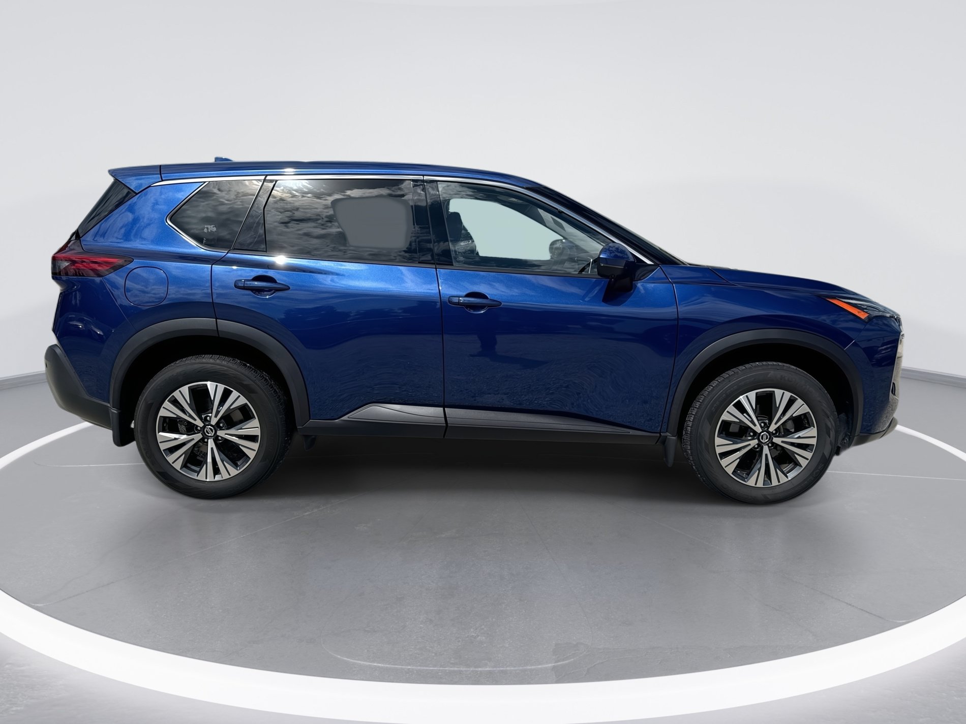Used 2021 Nissan Rogue SV AWD/4WD image 3