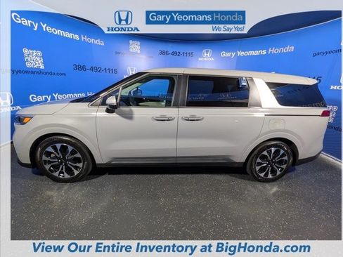 Used 2024 Kia Carnival EX FWD image 9