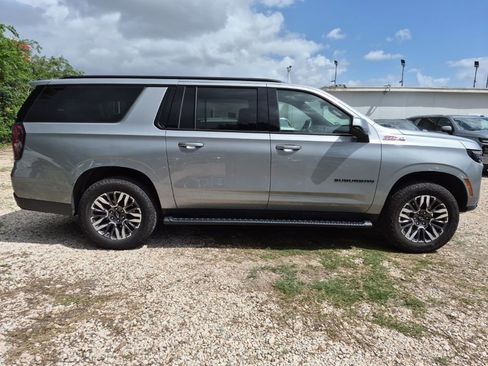 Used 2025 Chevrolet Suburban Z71 image 5