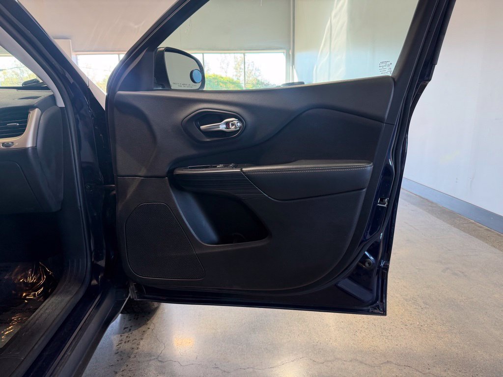Used 2014 Jeep Cherokee Latitude w/ Cold Weather Group AWD/4WD image 23