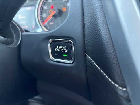 Used 2023 GMC Acadia SLT image 13