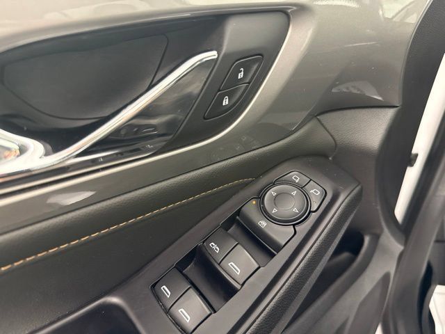 Used 2018 Chevrolet Traverse LT w/ LPO, Floor Liner Package AWD/4WD image 13
