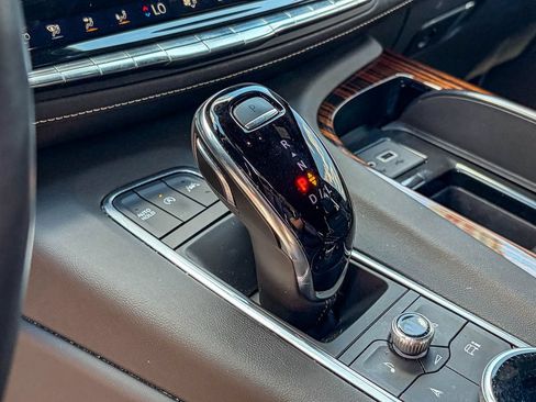 Used 2022 Cadillac Escalade Premium Luxury AWD/4WD image 39