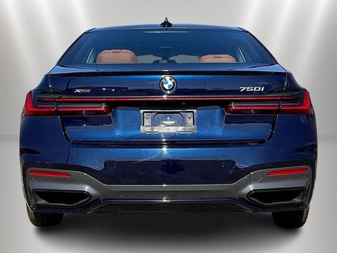 Used 2022 BMW 750i xDrive w/ Luxury Rear Seating Package AWD/4WD image 5