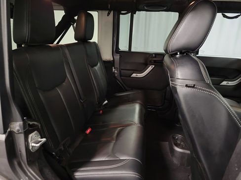 Used 2014 Jeep Wrangler Unlimited Rubicon w/ Connectivity Group image 23