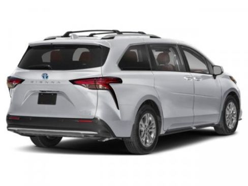Used 2025 Toyota Sienna Platinum image 5