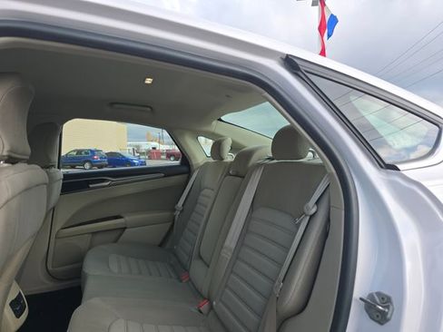 Used 2019 Ford Fusion SE image 14