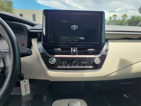 Used 2025 Toyota Corolla LE image 19
