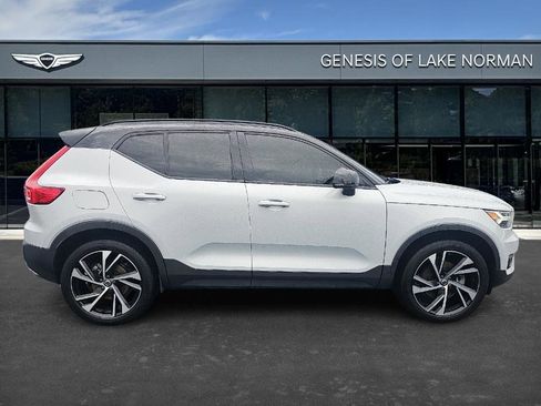 Used 2020 Volvo XC40 T4 R-Design w/ Protection Package image 3